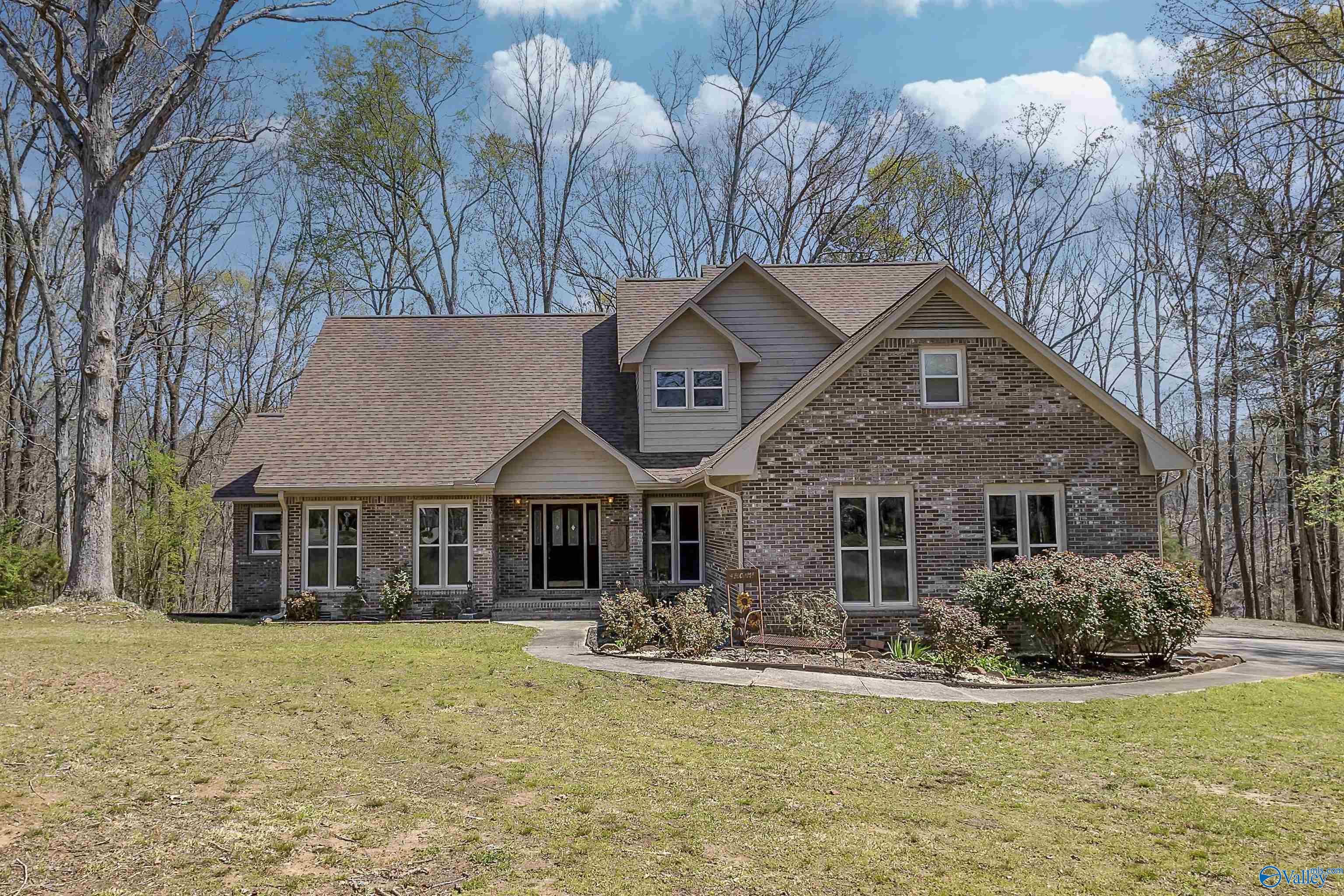 148 Village Drive, Hartselle, Alabama image 1