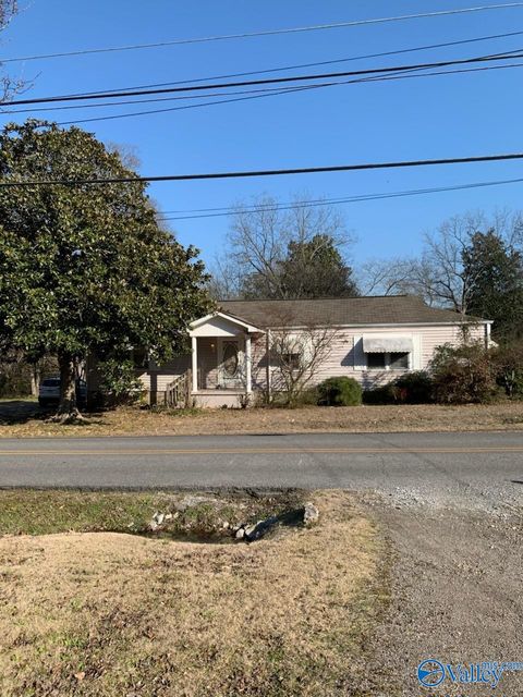 Photo of 101 E 4th Avenue W, Glencoe, AL 35905 (MLS # 21909632)