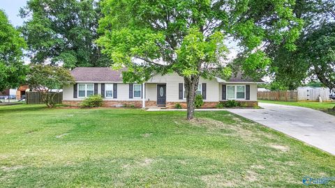 Homes For Sale - 1907 West Hobbs Street<br/> Athens, AL 35611