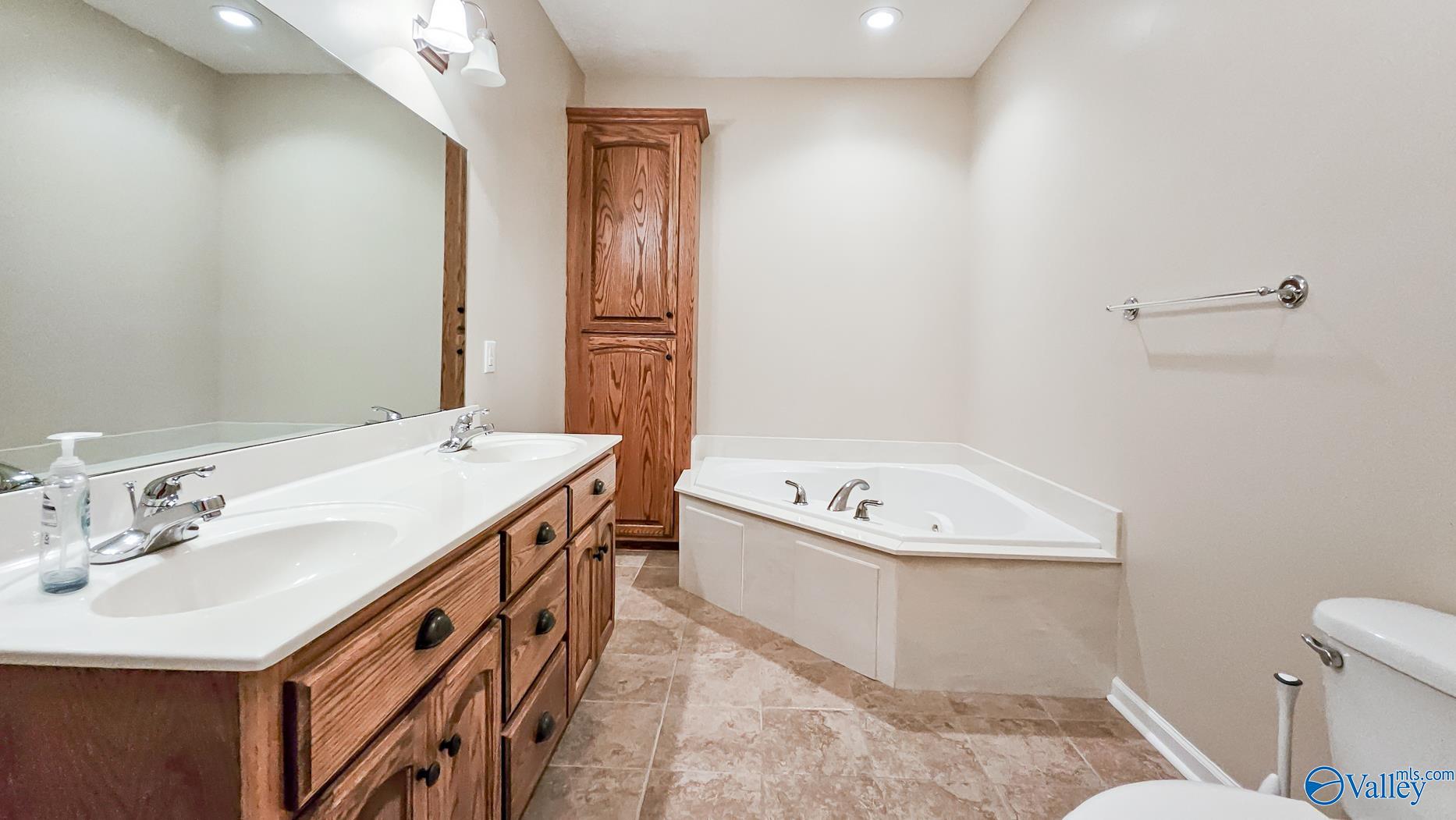 104 Wyndham Circle, Athens, Alabama image 11