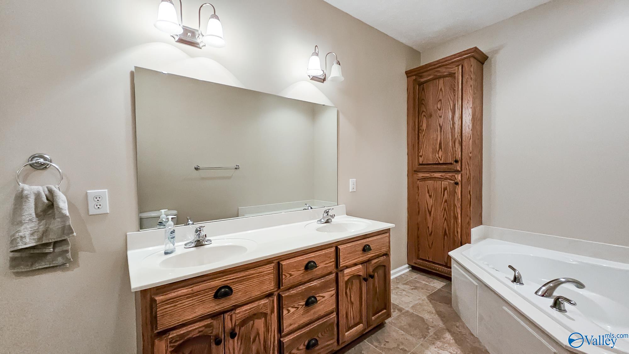 104 Wyndham Circle, Athens, Alabama image 13