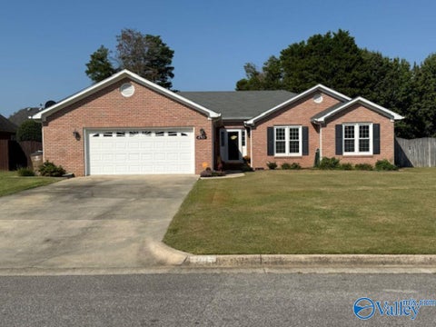 Homes For Sale - 2915 Whiteford Drive<br/> Decatur, AL 35603