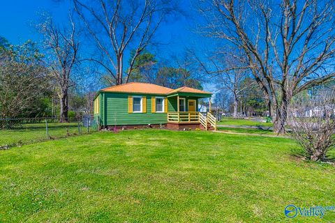 Photo of 1001 Parklane Street, Huntsville, AL 35816 (MLS # 21912286)