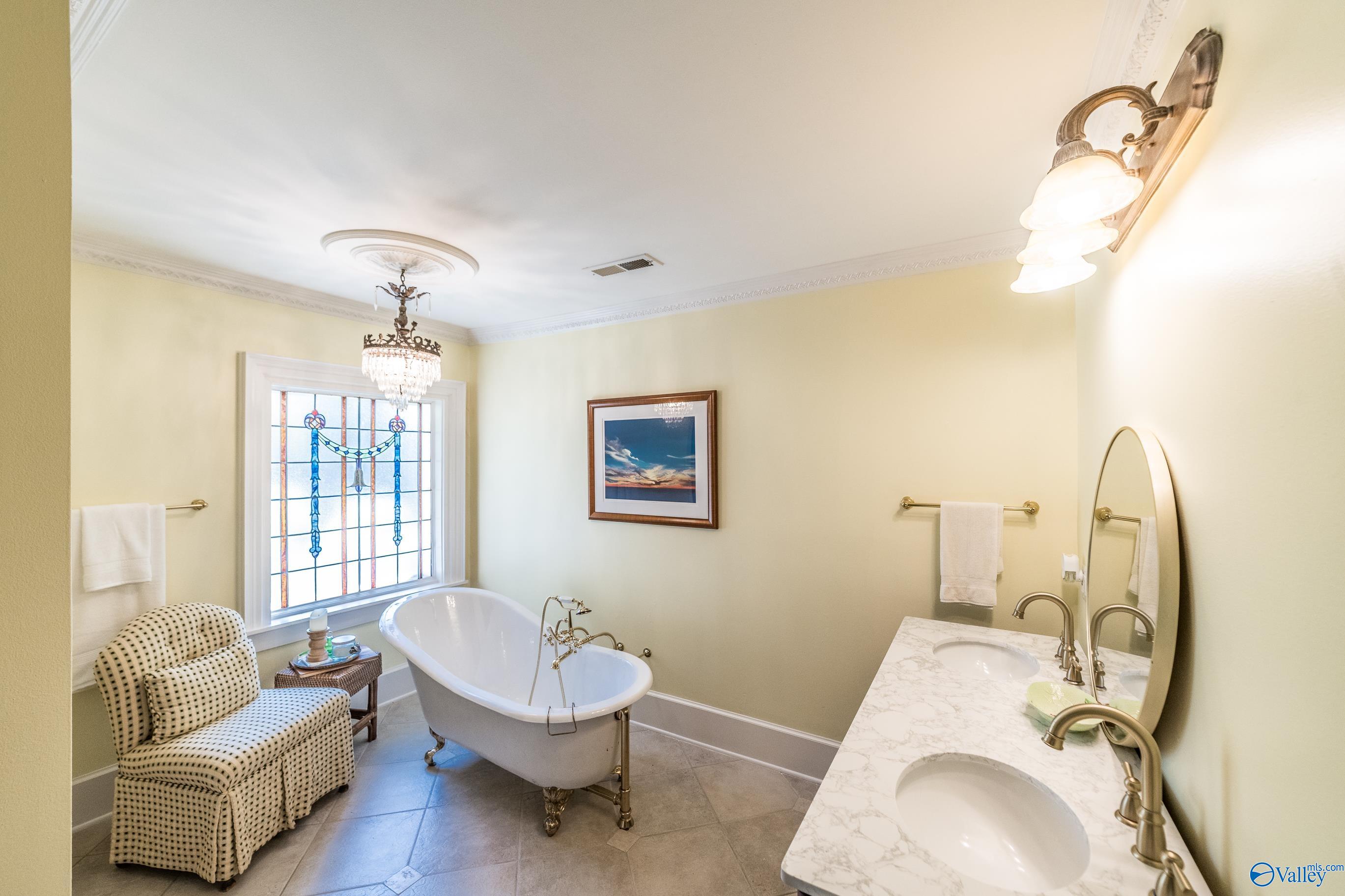 Scottsboro, Alabama 35768, United States, 4 Bedrooms Bedrooms, ,3 BathroomsBathrooms,Residential,Active,220483