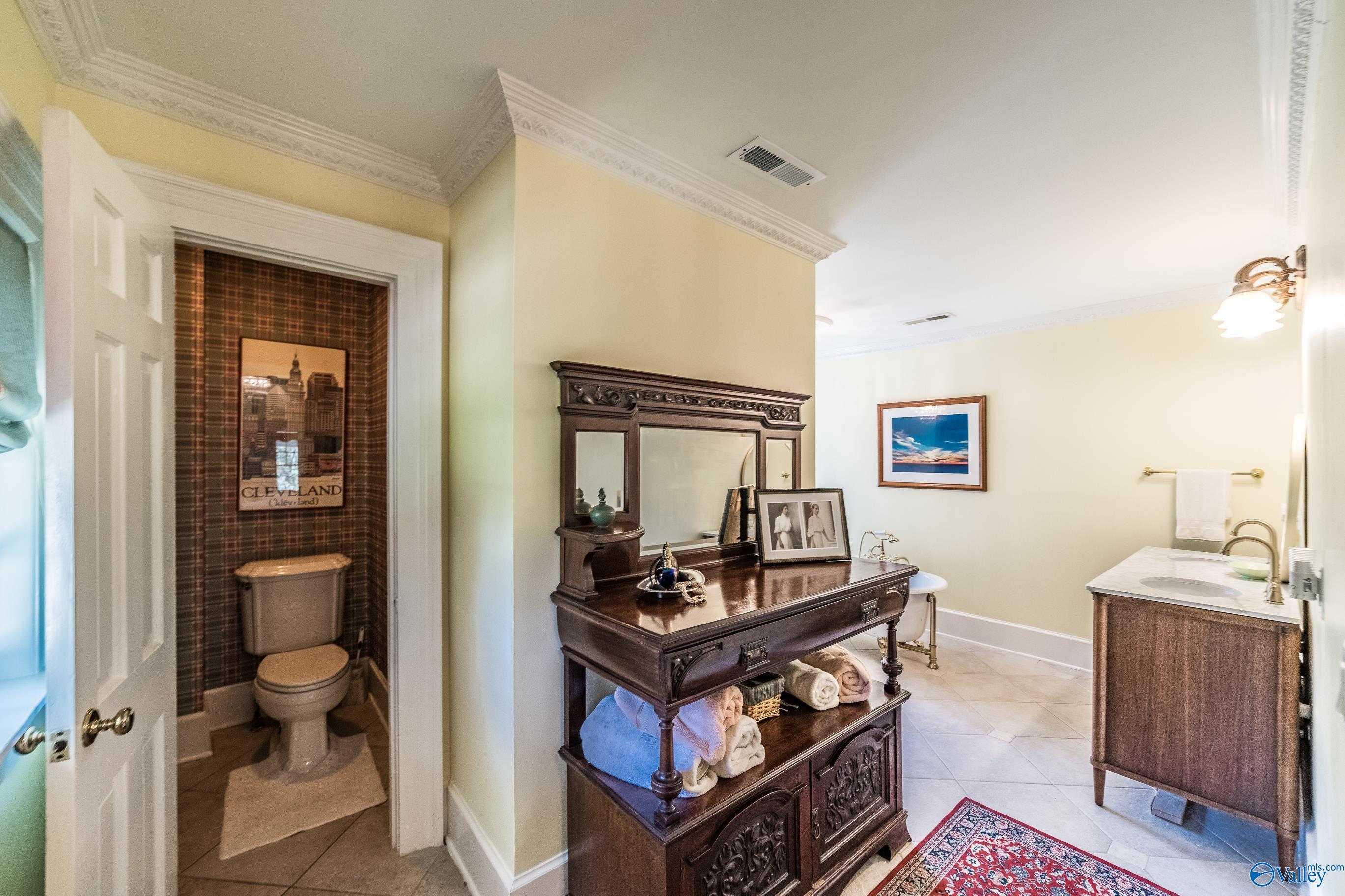 Scottsboro, Alabama 35768, United States, 4 Bedrooms Bedrooms, ,3 BathroomsBathrooms,Residential,Active,220483