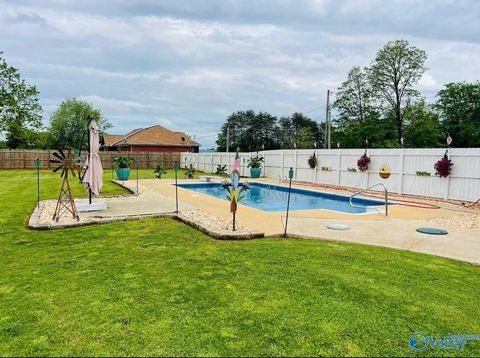 Homes For Sale - 105 Kristen Lane<br/> Hazel Green, AL 35750