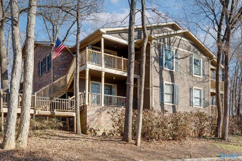 Condo For Sale - 2001 Woodlawn Drive<br/> Huntsville, AL 35802