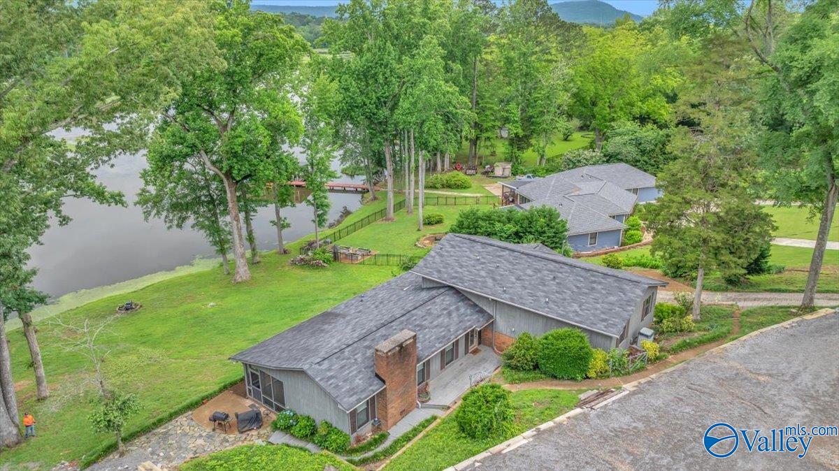 1802 Roseberry Drive, Scottsboro, Alabama image 2