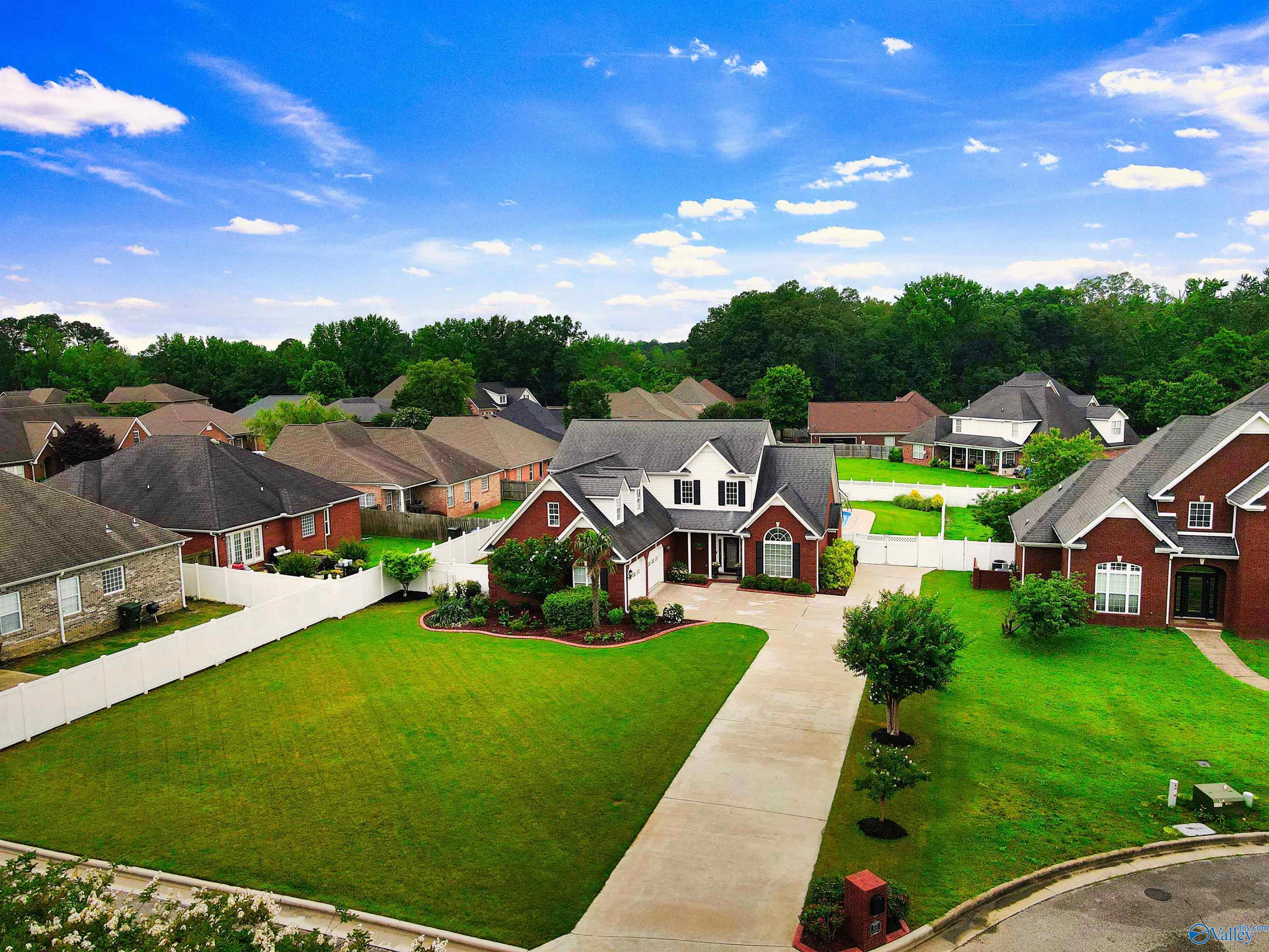 1103 Blackbriar Circle, Hartselle, Alabama image 4