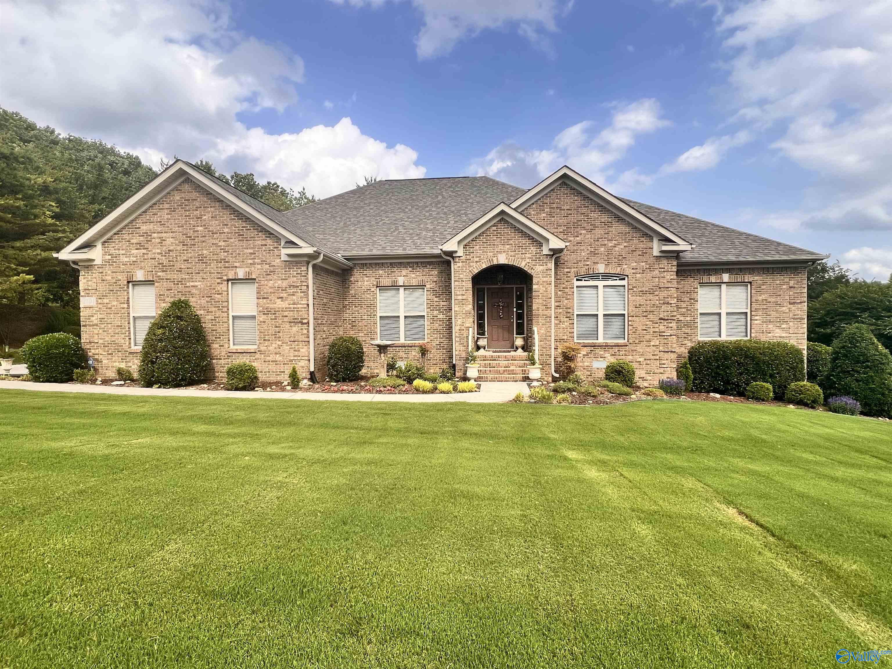 2701 Arbor Oak Drive, Owens Cross Roads, Alabama image 1