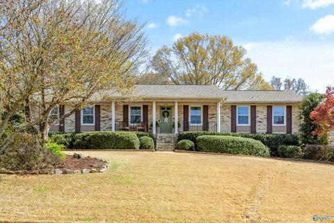 Photo of 8126 Hillside Lane SE, Huntsville, AL 35802 (MLS # 21912914)