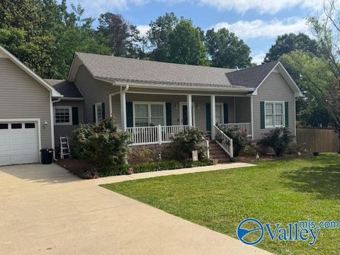 Homes For Sale - 76 Woodson Lane<br/> Scottsboro, AL 35768