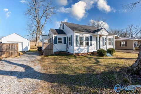 Photo of 409 Jordan Lane, Scottsboro, AL 35768 (MLS # 21909875)