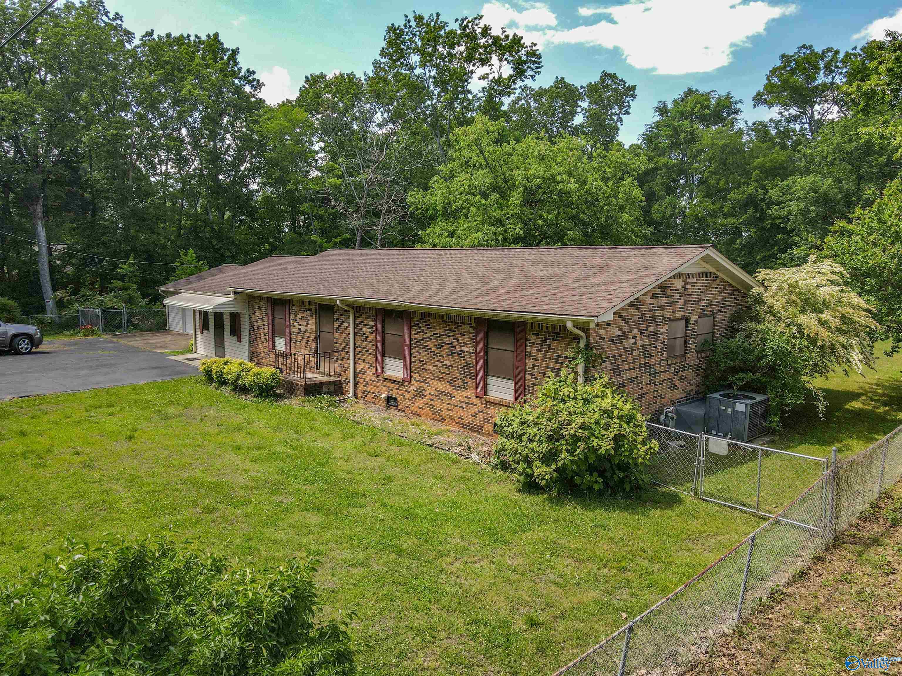 69 Cedar Circle, Guntersville, Alabama image 4