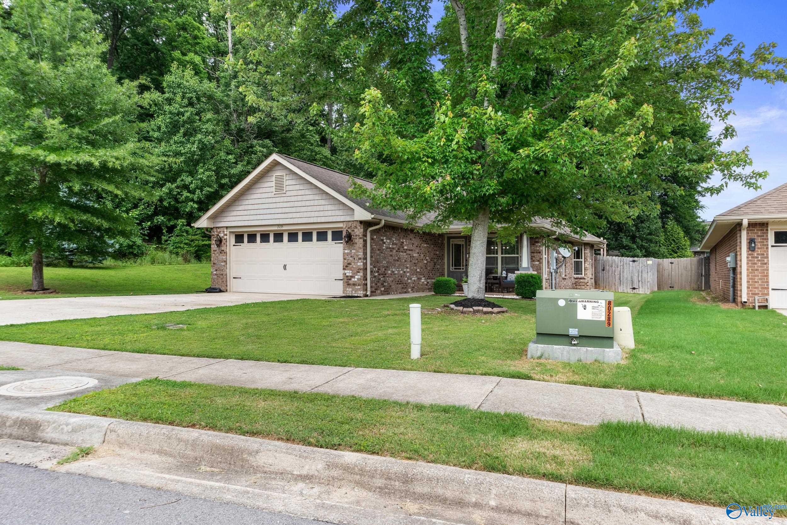 7135 Pale Dawn Place, Owens Cross Roads, Alabama image 2