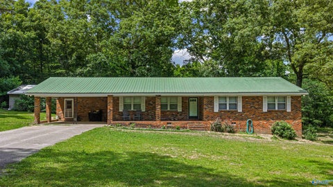 Homes For Sale - 72 Red Oak Drive<br/> Valley Head, AL 35989