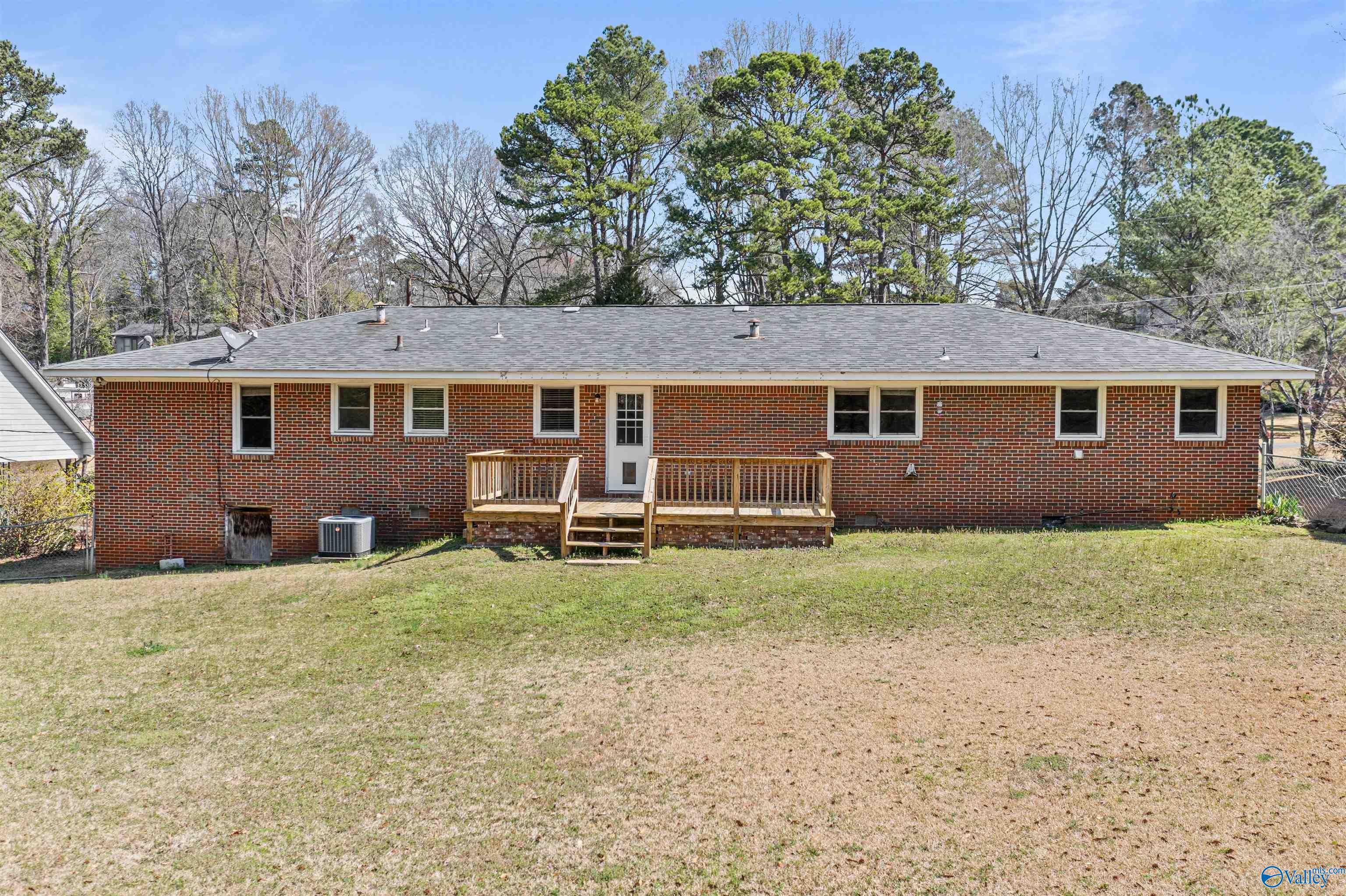 817 Woodmar Drive, Gadsden, Alabama image 2
