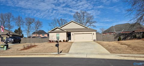 Photo of 514 Wolf Trace, Hartselle, AL 35640 (MLS # 21909417)