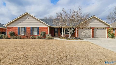 Photo of 2803 Lexington Avenue SW, Decatur, AL 35603 (MLS # 21911281)