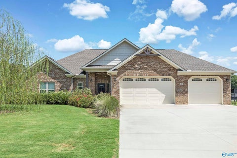 Homes For Sale - 507 Highland Avenue<br/> Scottsboro, AL 35769