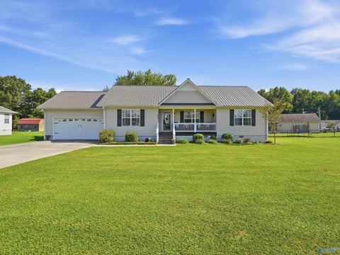 Homes For Sale - 286 Land Circle<br/> Albertville, AL 35950