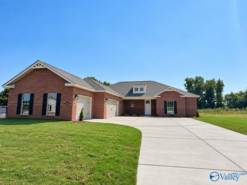 Homes For Sale - 1225 Starling Drive<br/> Decatur, AL 35603