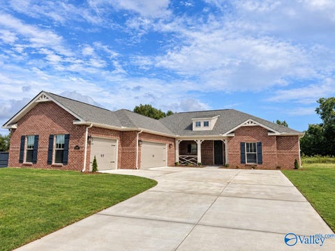 Homes For Sale - 1225 Starling Drive<br/> Priceville, AL 35603