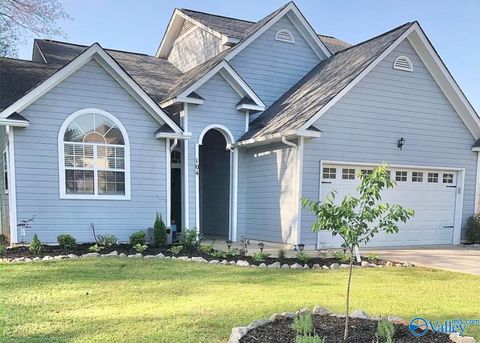 Photo of 104 Kestrel Court SW, Huntsville, AL 35824 (MLS # 21908274)