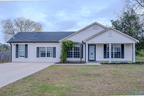 Homes For Sale - 1502 Vest Street<br/> Hartselle, AL 35640