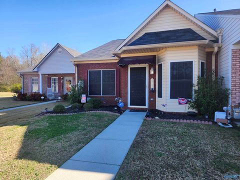Photo of 2312 Castle Gate Blvd, Decatur, AL 35603 (MLS # 21904893)