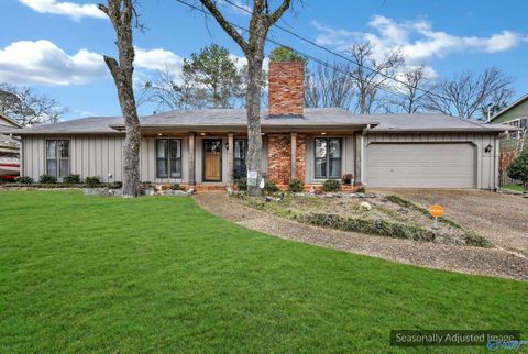 Photo of 914 Way Thru The Woods SW, Decatur, AL 35603 (MLS # 21909664)