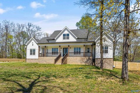 Homes For Sale - 113 Hillsdale Drive<br/> Madison County, Gurley, AL 35748
