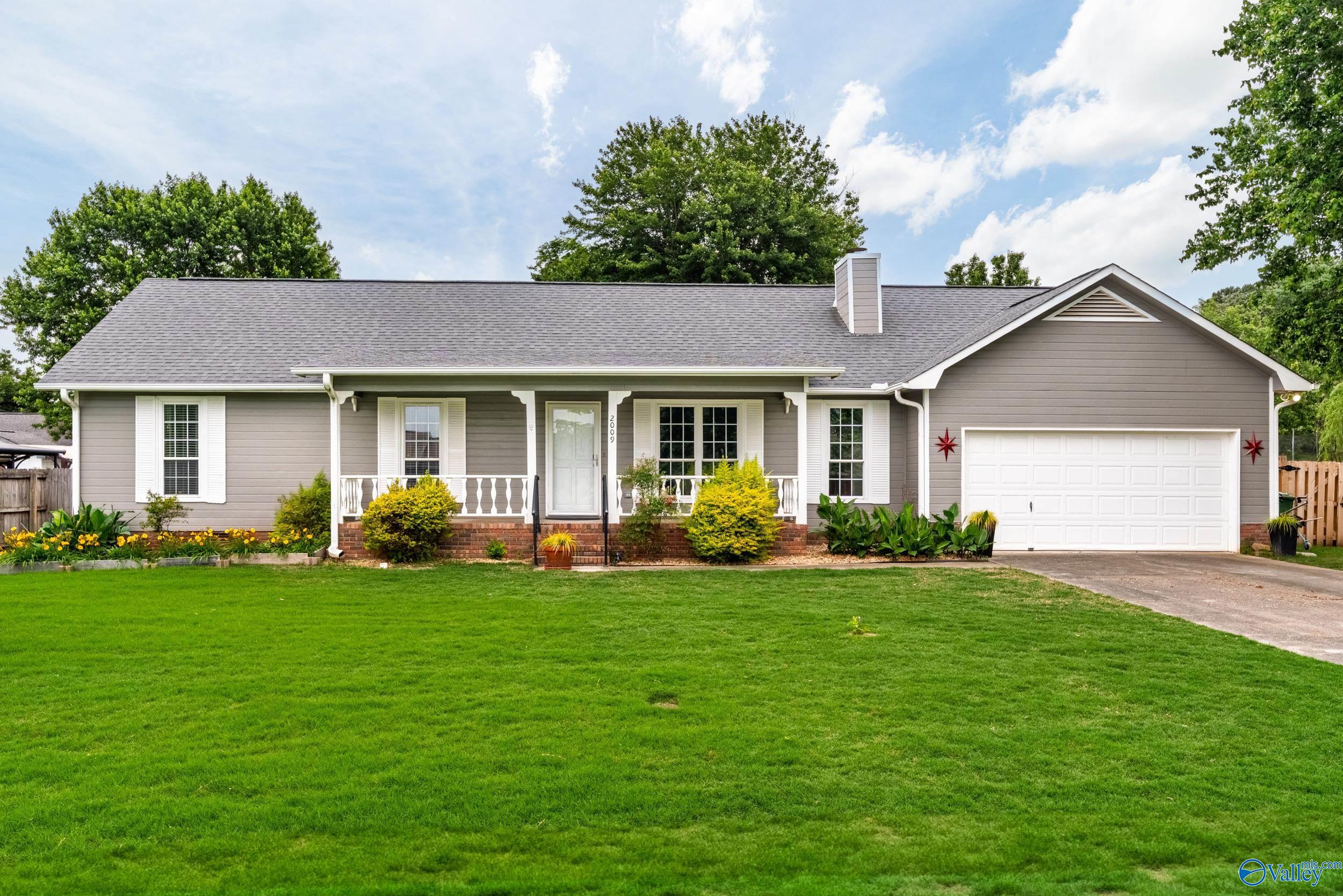 2009 SW Danbury Circle, Huntsville, Alabama image 1