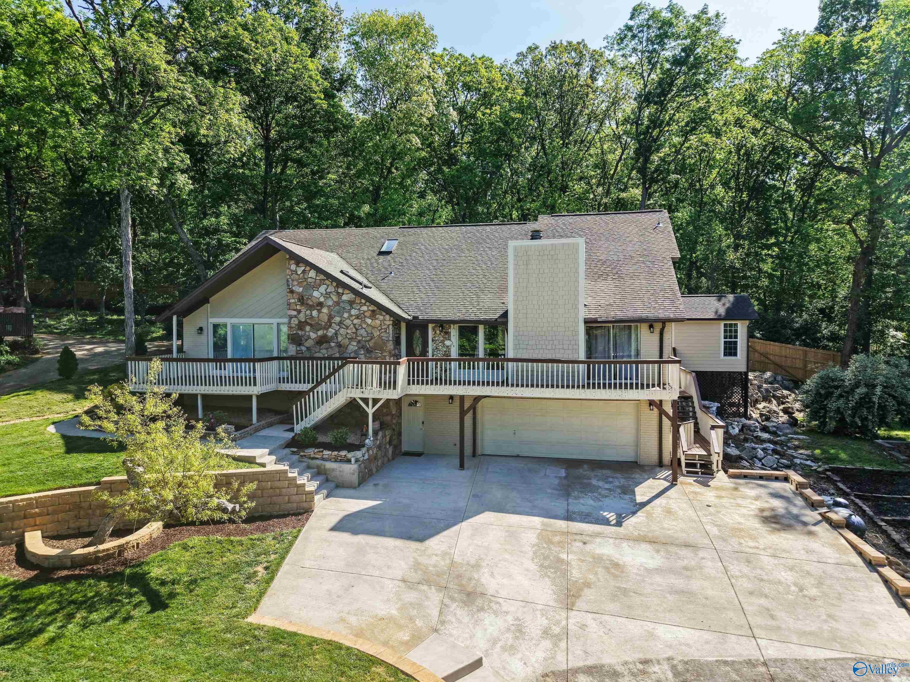 7705 Oakridge Drive SE