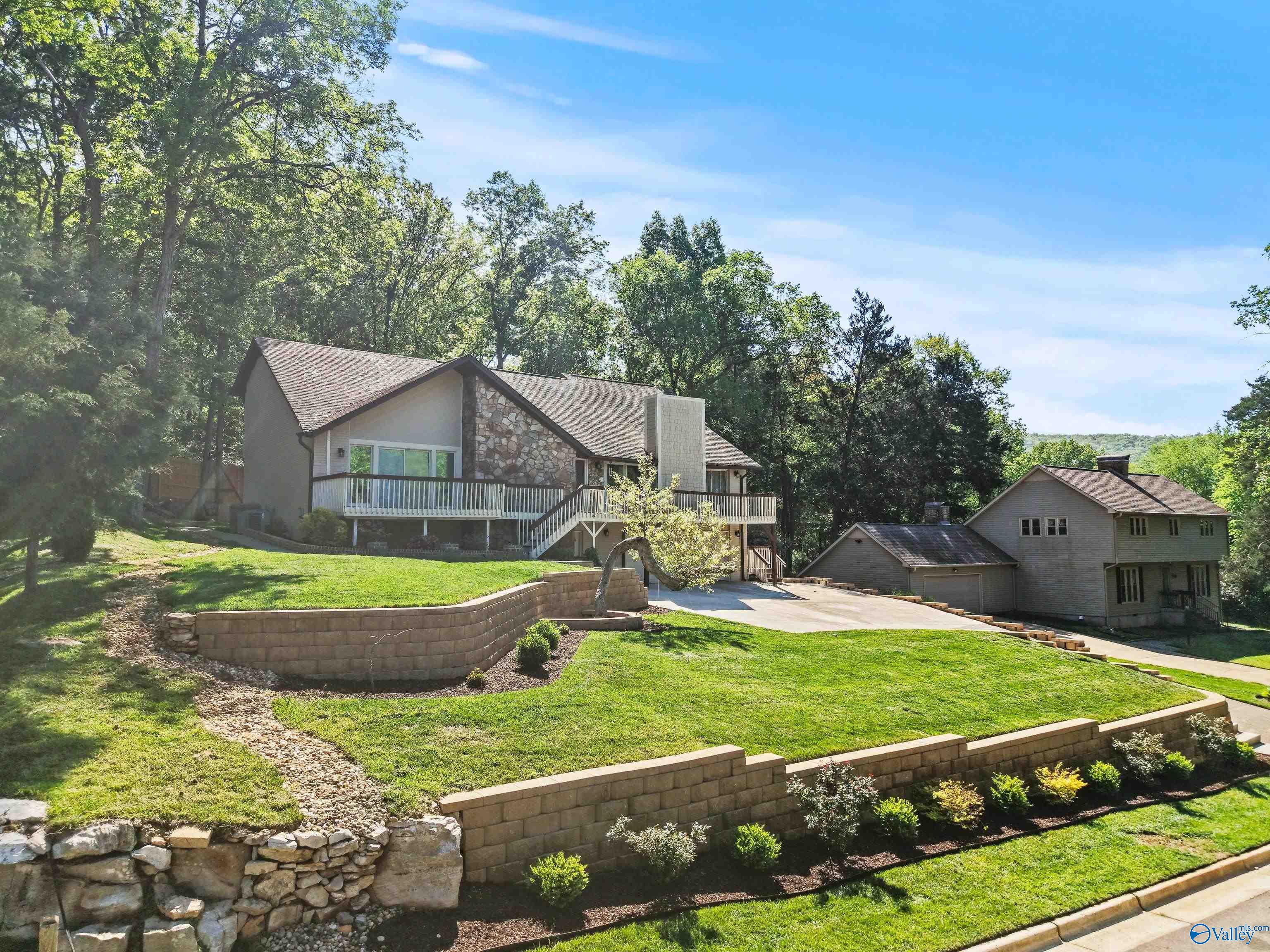 7705 Oakridge Drive SE