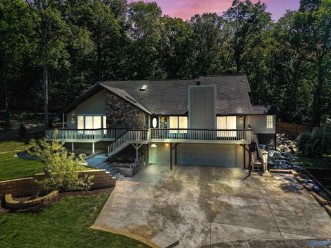 Homes For Sale - 7705 Oakridge Drive<br/> Huntsville, AL 35802