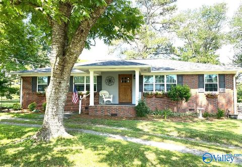 Photo of 1464 Oak Drive, Boaz, AL 35956 (MLS # 21909050)