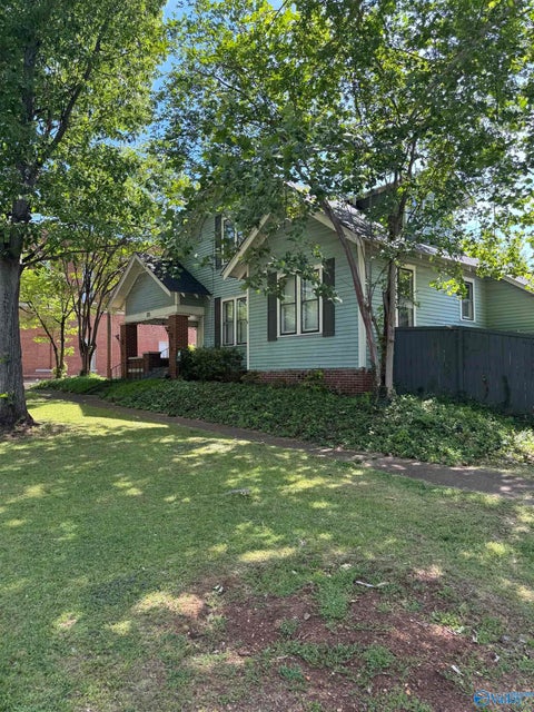 Homes For Sale - 320 Oak Street<br/> Decatur, AL 35601