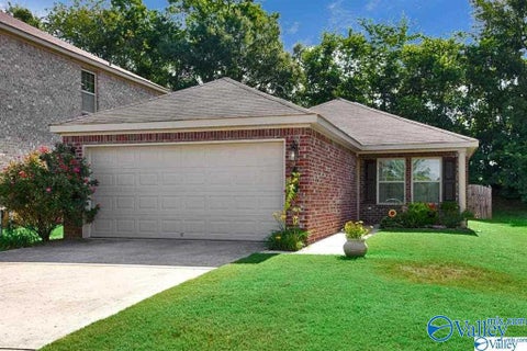 Homes For Rent - 225 Bermuda Lakes Drive<br/> Meridianville, AL 35759