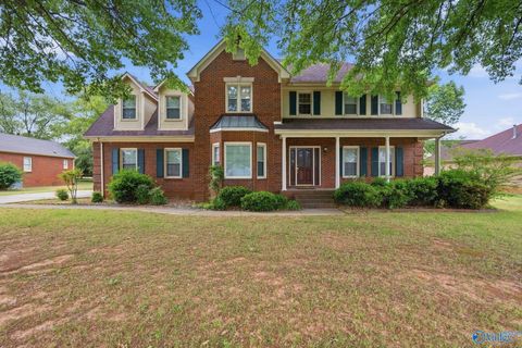Homes For Sale - 102 Redcliffe Drive<br/> Huntsville, AL 35806