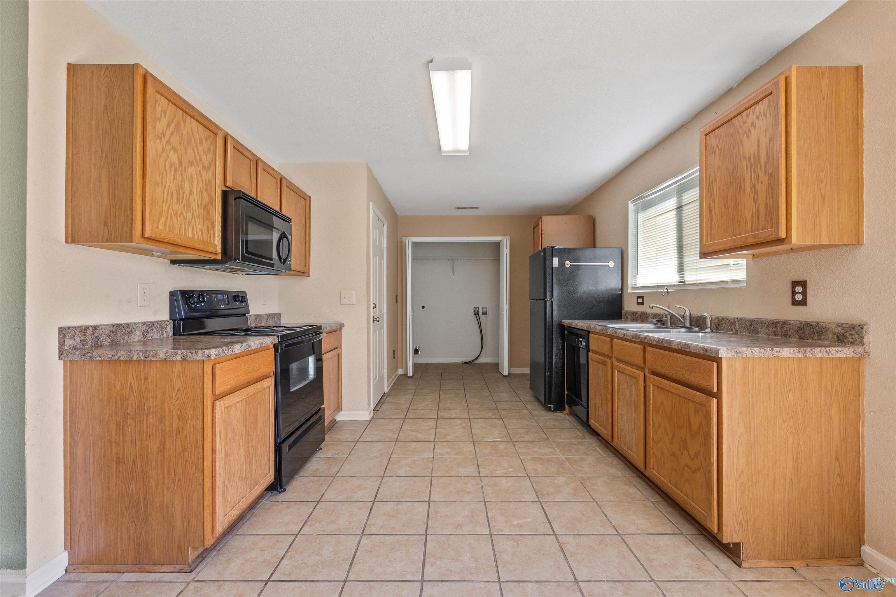 221 Farmington Drive, Harvest, Alabama image 9