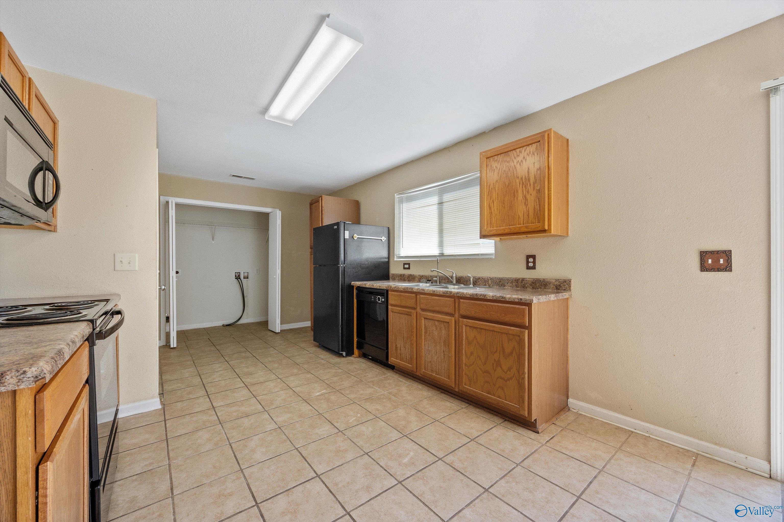 221 Farmington Drive, Harvest, Alabama image 8