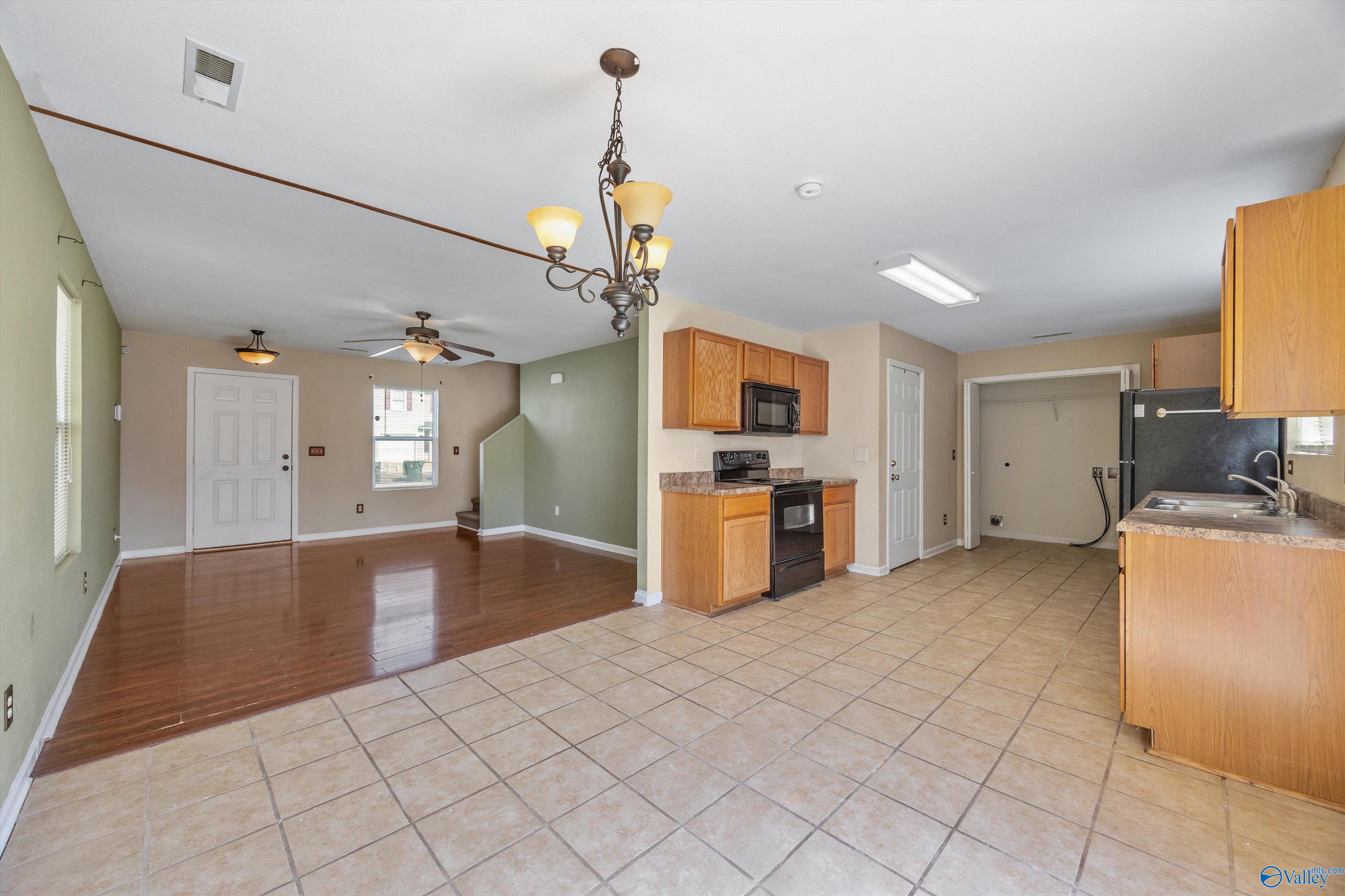 221 Farmington Drive, Harvest, Alabama image 7