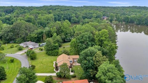 Homes For Sale - 1071 Lakeview Lane<br/> Arab, AL 35016