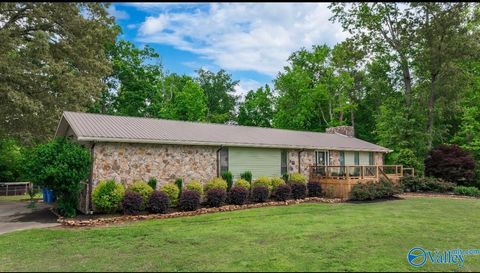 Homes For Sale - 418 2nd Avenue<br/> Fyffe, AL 35971