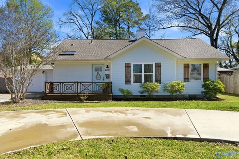 Photo of 2401 Bonita Drive SW, Huntsville, AL 35801 (MLS # 21912353)