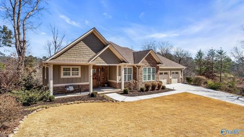 Homes For Sale - 1067 Heritage Drive<br/> Guntersville, AL 35976