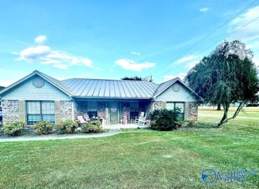 73 N North Greenway Drive Trinity AL 35673