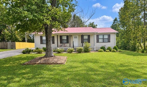 Homes For Sale - 2020 Ridge Crest Drive<br/> Guntersville, AL 35976