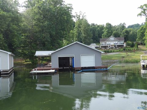 Homes For Sale - 2760 Signal Point Road<br/> Guntersville, AL 35976